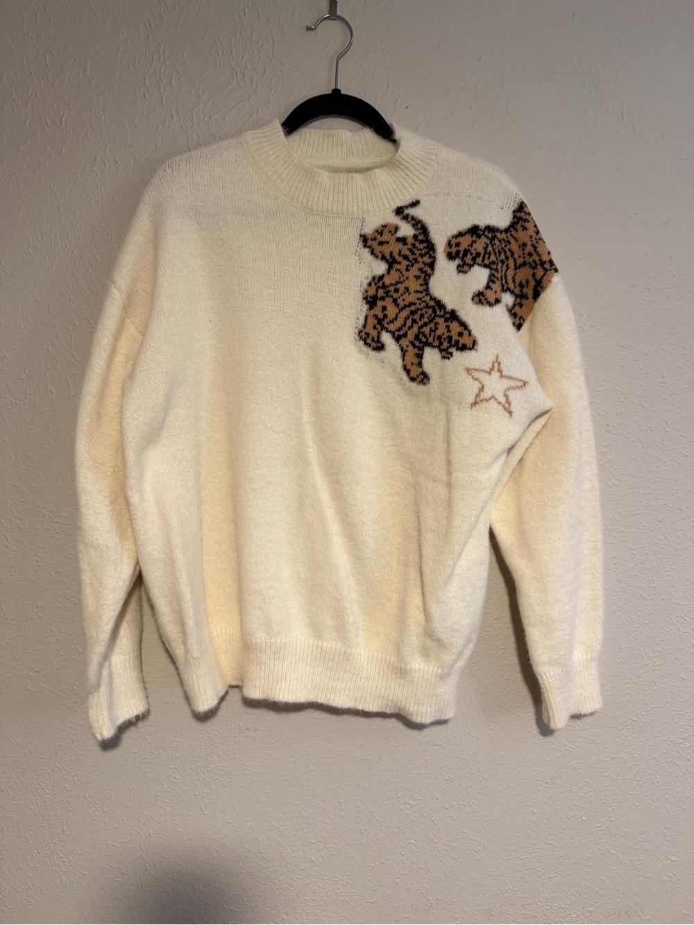 SHEIN Cream Sweater with Leopard Motif and Star